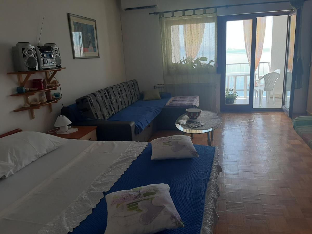 Apartman Ada 塞尼 外观 照片