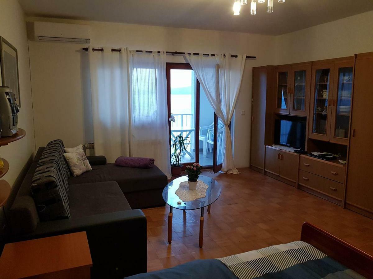 Apartman Ada 塞尼 外观 照片